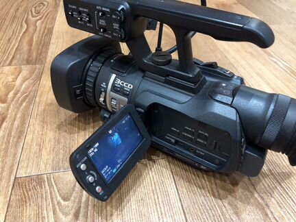 Видеокамера JVC GY-HM150E