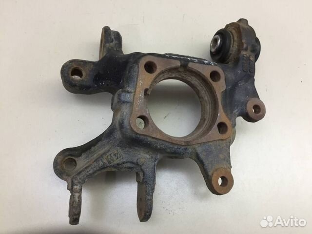 Кулак поворотный задний правый Toyota Auris E150 2