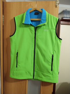 Жилетка не промокаемая на флисе новая