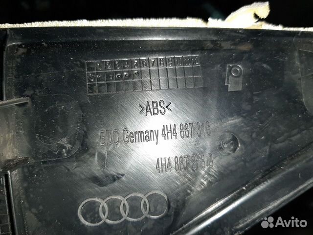 Обшивка двери зад. прав. audi A8 D4