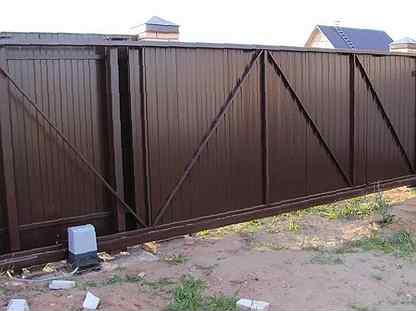 Зашивка ворот. Деревянные откатные ворота. Откатные ворота металлосайдинг. Ворота для гаража из профнастила. Зашивка ворот.