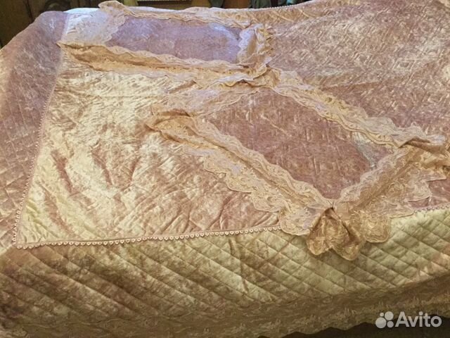 Комплекты на кровать покрывало и две наволочки