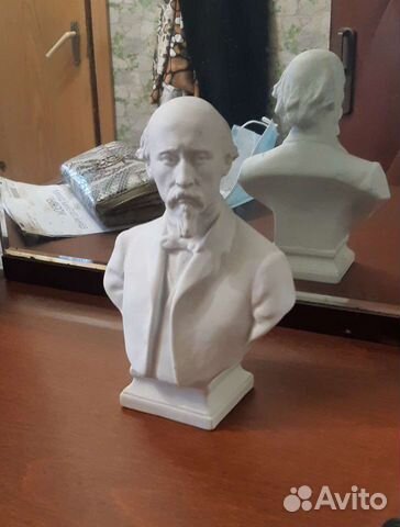 Бюст Некрасова
