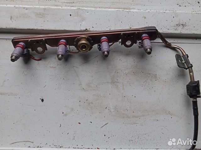 Форсунка Toyota Corolla Verso 3 пок 2004-2008