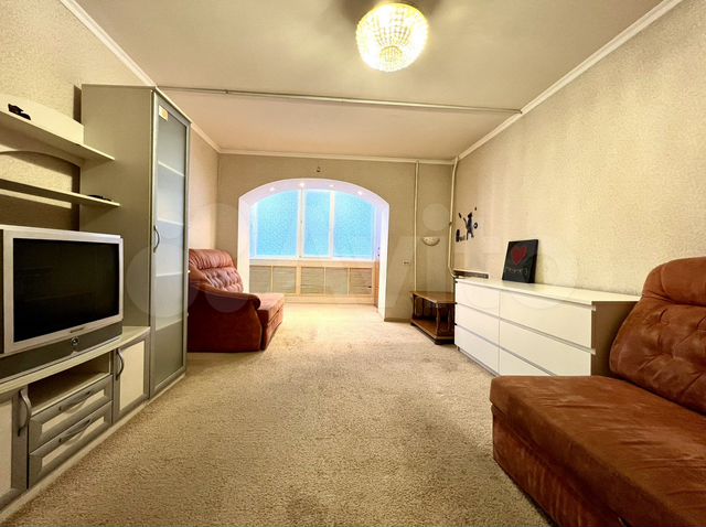 2-к. квартира, 50 м², 1/9 эт.