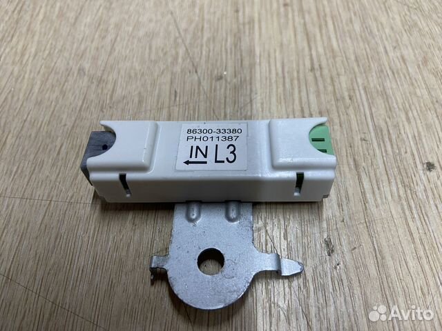 Антенна левая Toyota Camry 75