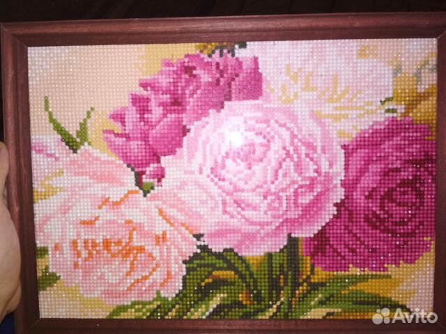 Собранная из стразов картина Пионы