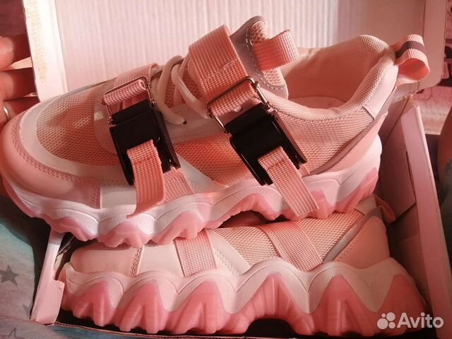 Женские и стильные кроссовки