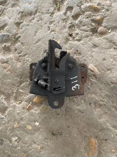 Замок капота Mitsubishi Pajero 99-06