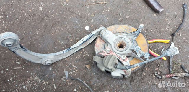 М) Кулак левый в сборе Citroen C4