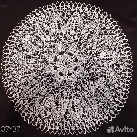 Ажурная вязаная салфетка спицами