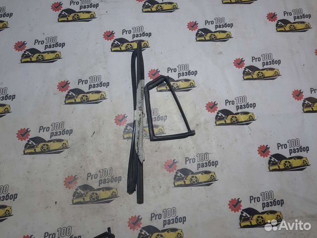 Mazda 3 Уплотнитель стекла двери