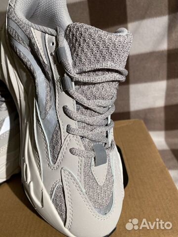 Кроссовки Adidas Yeezy Boost 700 V2 размер 36