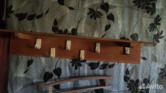 Вешалка настенная деревянная