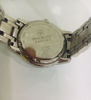 Женские часы Swiss Military с фианитами