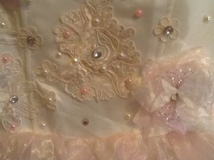 Платье праздничное.Новое