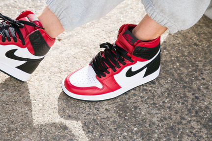 Jordan 1 Retro High Satin Snake Chicago (W), 6,5US