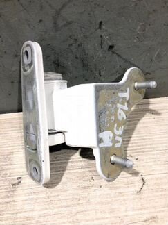 Петля двери задняя правая нижняя Mercedes-Benz