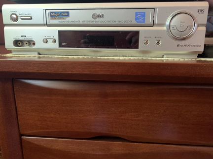 Видеомагнитофон