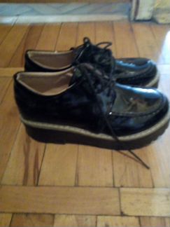 Лакированные ботинки