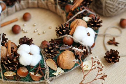 Венок из натуральных материалов