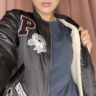 Бомбер с нашивками