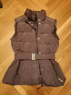 Тёплый жилет на девочку фиолетового цвета