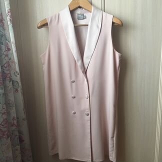 Платье в стиле смокинга без рукавов