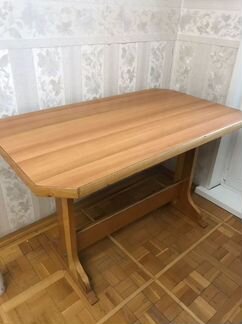 Кухонный стол и стулья