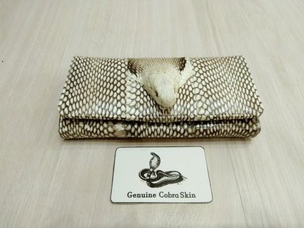 Кошелек женский из кожи кобры с ее головой