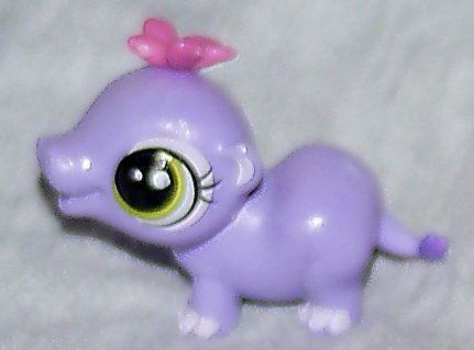 Пет-шоп. утконoc и еще одна фигурка