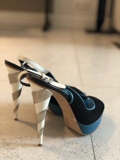 Босоножки новые, р-р 39