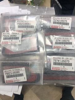 Молдинг двери Тойота Авенсис 1998г