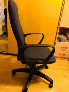 Кресло компьютерное,ткань синее,отличное состояние