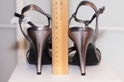 Серебристые босоножки Calvin Klein