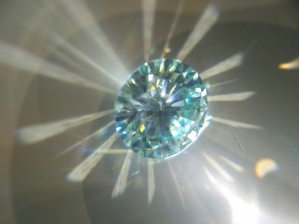 Искусственный бриллиант