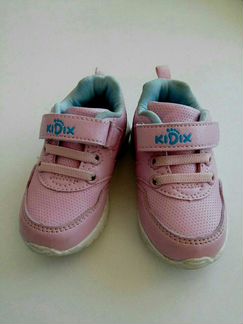 Кроссовки для девочки 20р