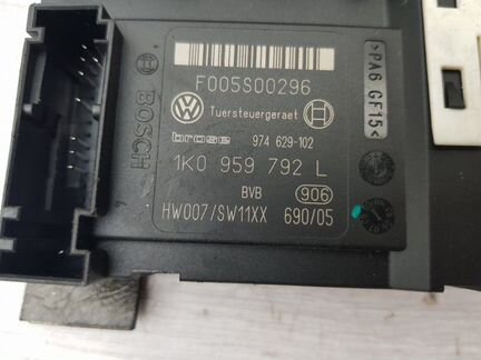Моторчик стеклоподъемника передний правый Vw