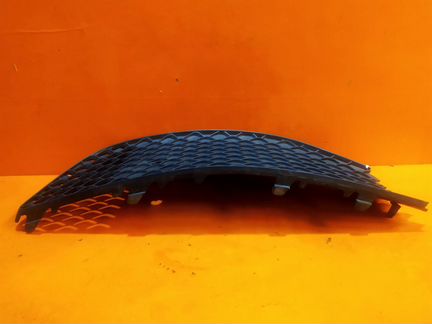 Решетка бампера передняя правая Mercedes V-Class