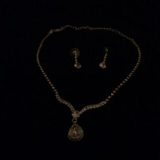 Свадебное платье, шубка и ботинки