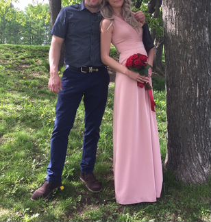 Вечернее платье пудрового цвета