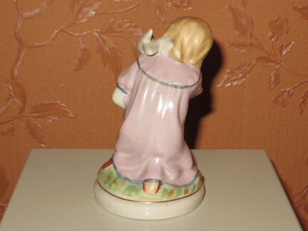 Фарфоровая статуэтка 