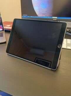 iPad Pro 10,5 64Гб Wi-F с оригинальной клавиатурой