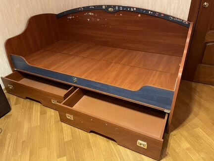 Кровать подростковая