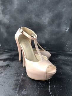 Босоножки бежевые