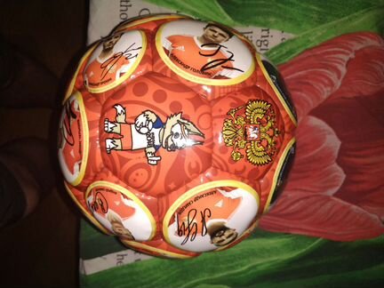 Коллекционный футбольный мяч fifa 2018 с автографа