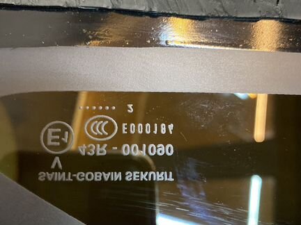 Задняя форточка Jaguar XJ