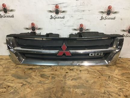 Решетка радиатора Mitsubishi Pajero V75W