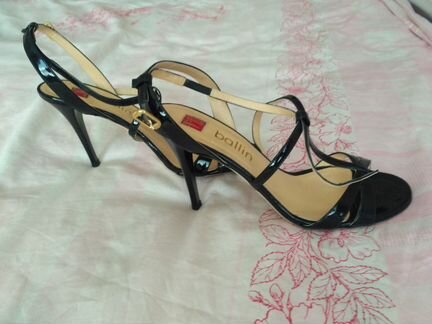 Черные лаковые босоножки Ballin