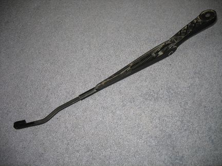 Левый поводок (рычаг) стеклоочистителя Saab 900 NG